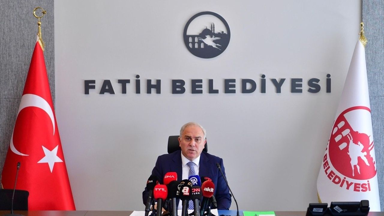Fatih Belediye Başkanı Turan'dan CHP Lideri Özel'e Sert Yanıt