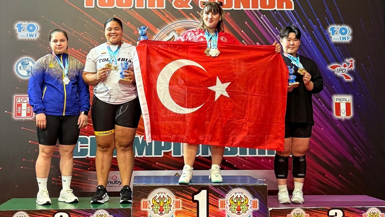Fatmagül Çevik Gençler Dünya Şampiyonu Oldu