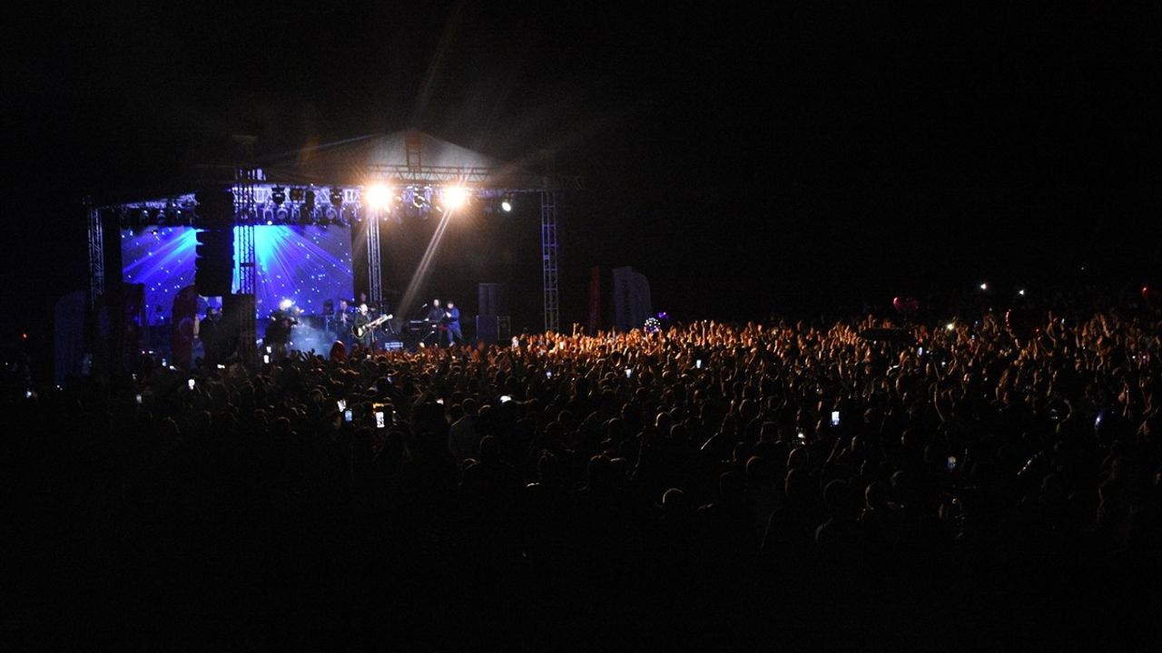 Ferhat Göçer, Afyonkarahisar'da Müthiş Bir Konser Verdi