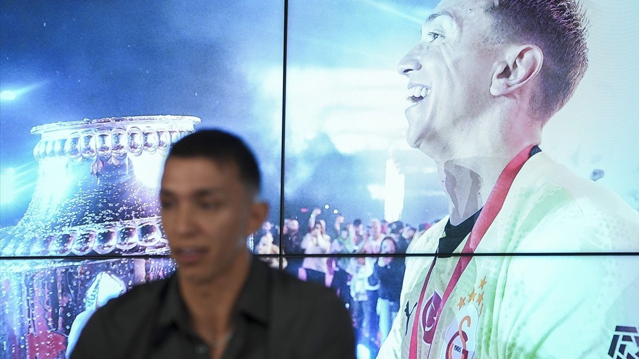 Fernando Muslera Galatasaray'a Veda Ediyor