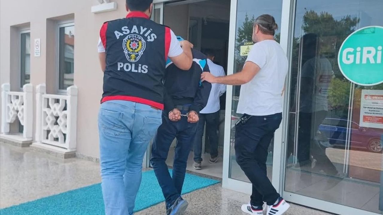 Fethiye'de AK Parti İlçe Başkanlığına Taşlı Saldırı