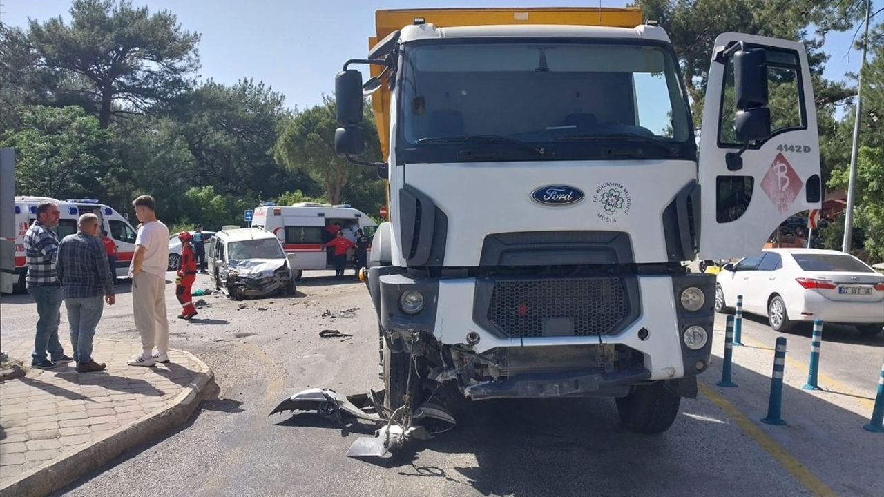 Fethiye'de İki Ayrı Trafik Kazası: 3 Yaralı