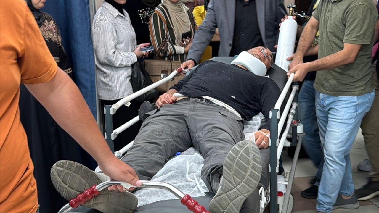 Filistin'de İsrail Saldırısı: AA Foto Muhabiri Yaralandı