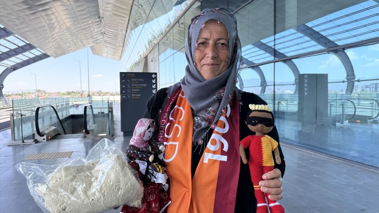 Galatasaraylı Çiftçinin Osimhen Bebeği Hediye Ediliyor