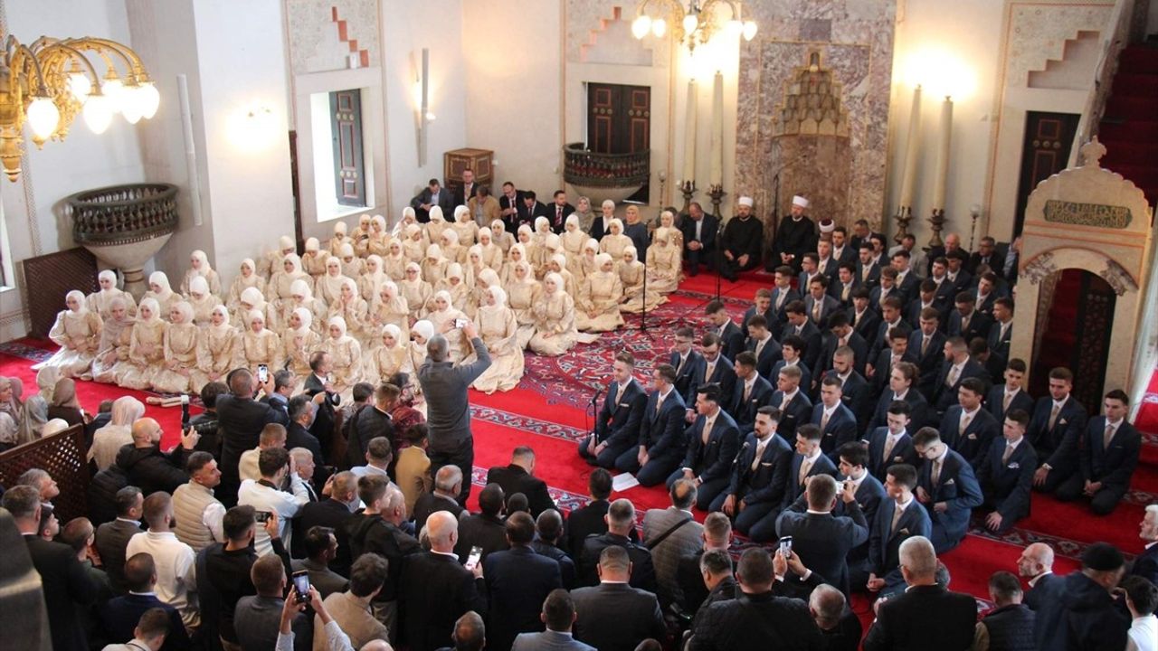 Gazi Hüsrev Bey Medresesi'nde 475. Dönem Mezuniyet Töreni