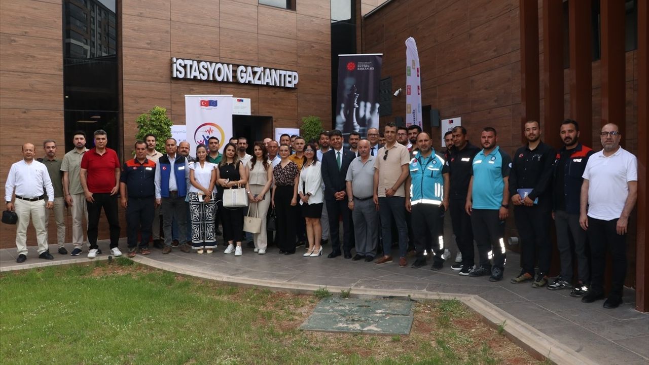 Gaziantep'te Afet Çalışanlarına Ruh Sağlığı Eğitimi Verildi