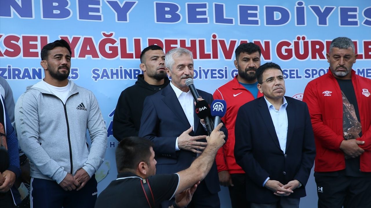 Gaziantep'te CW Enerji Türkiye Yağlı Güreş Ligi Kortej Yürüyüşü