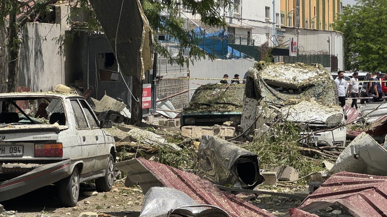 Gaziantep'te Halı Fabrikasında Patlama: 7 Yaralı