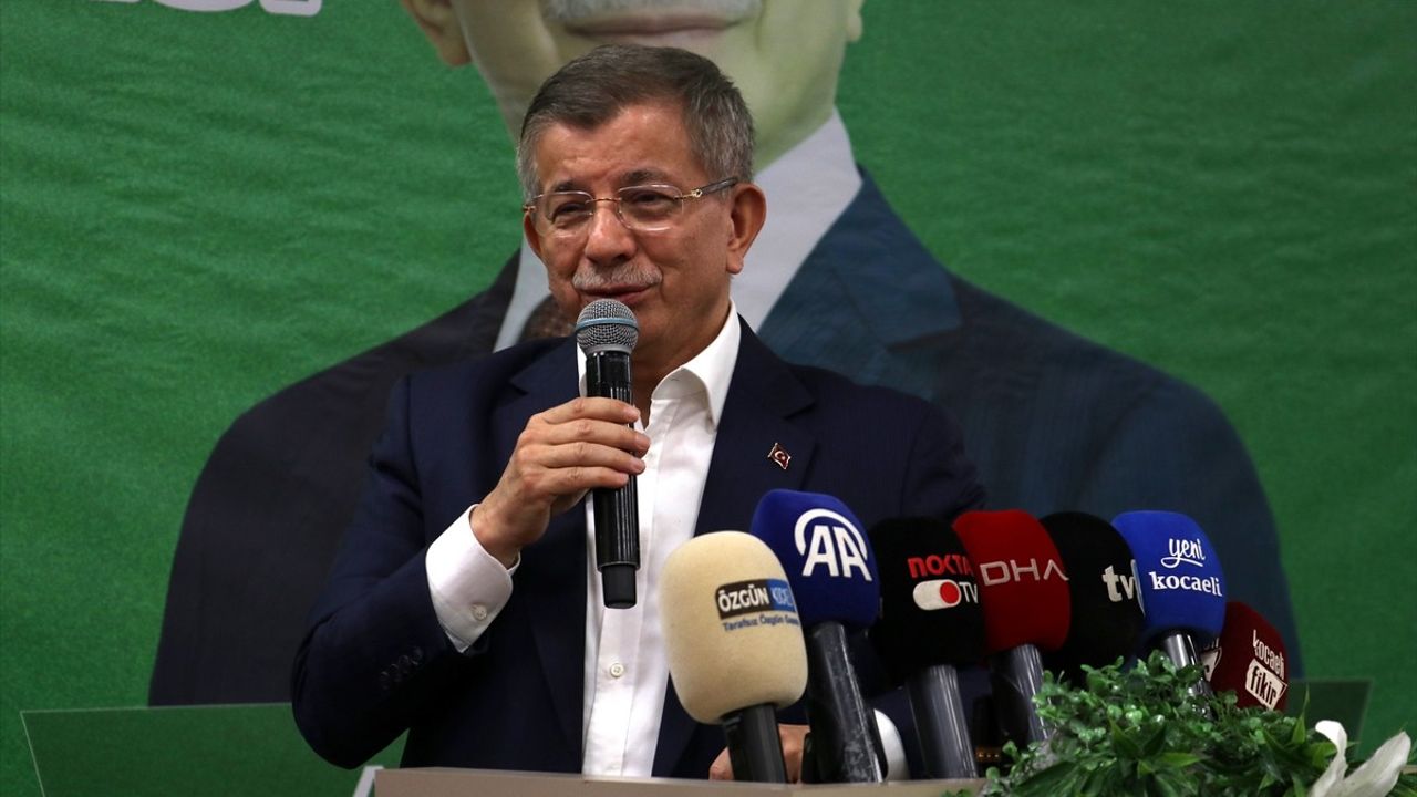 Gelecek Partisi Genel Başkanı Davutoğlu'ndan Anneler Günü Mesajı