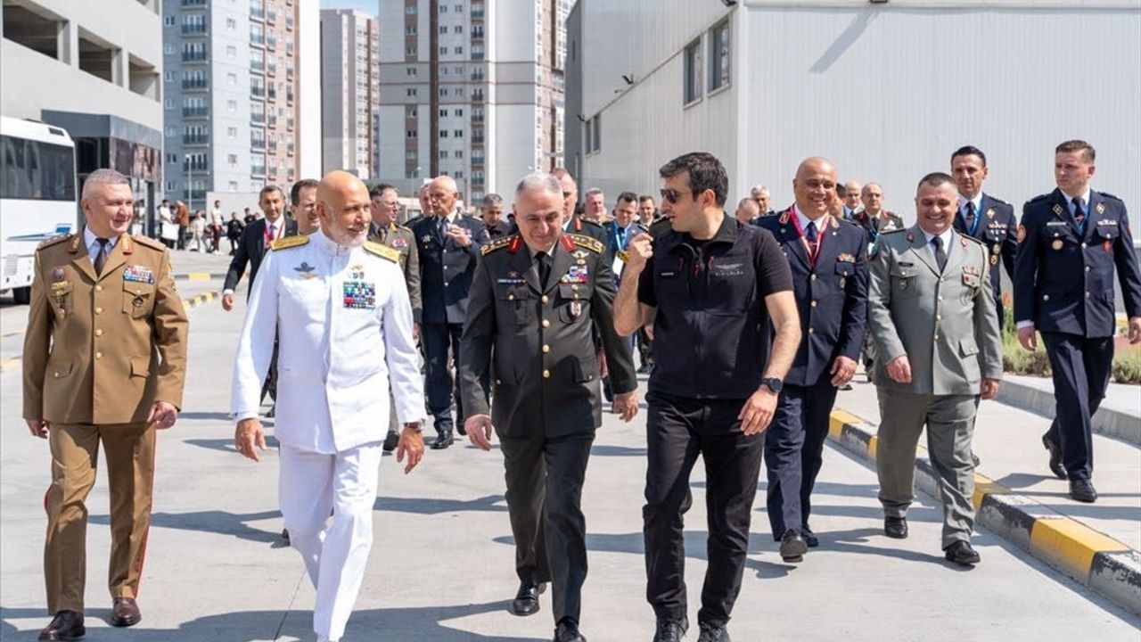 Genelkurmay Başkanı Metin Gürak, Özdemir Bayraktar Milli Teknoloji Merkezi'ni Ziyaret Etti