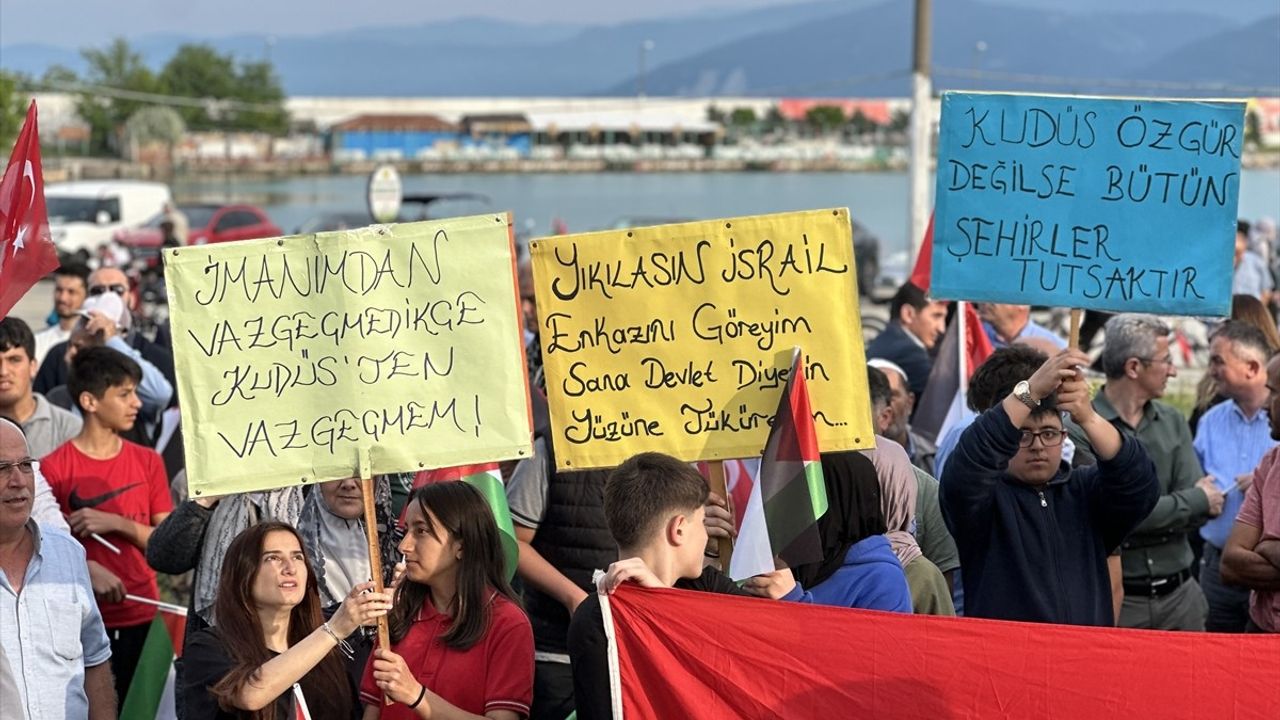 Gerze'de Filistin'e Destek Etkinliği Düzenlendi