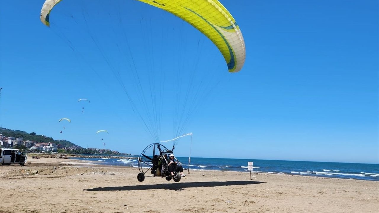 Giresun'da Paramotor Kazası: Denize Düştü