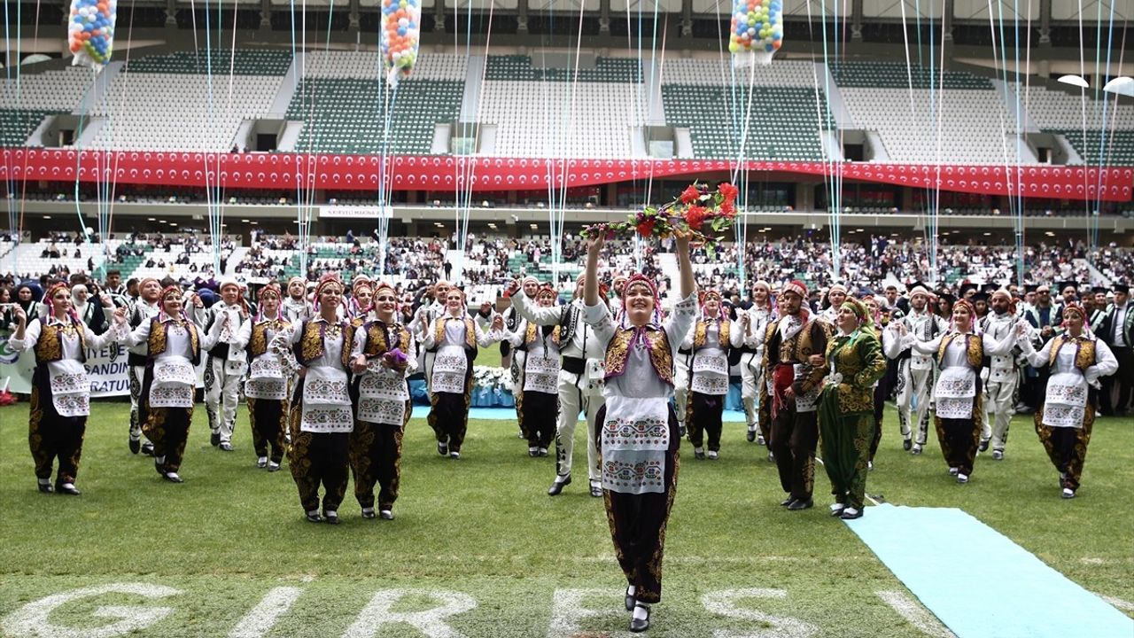 Giresun Üniversitesi Mezuniyet Töreni: 5500 Öğrenci Diplomalarını Aldı