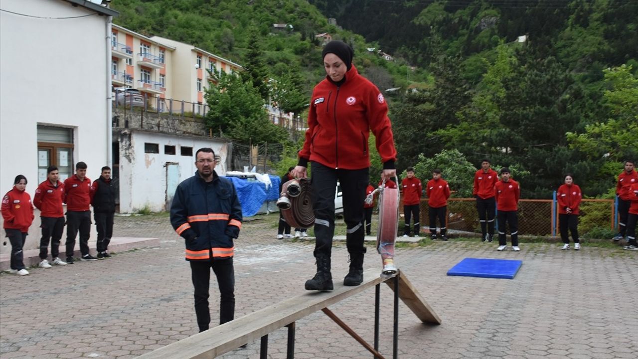 Gümüşhane Üniversitesi'nde İtfaiyecilik Eğitimi Gerçekleştiriliyor