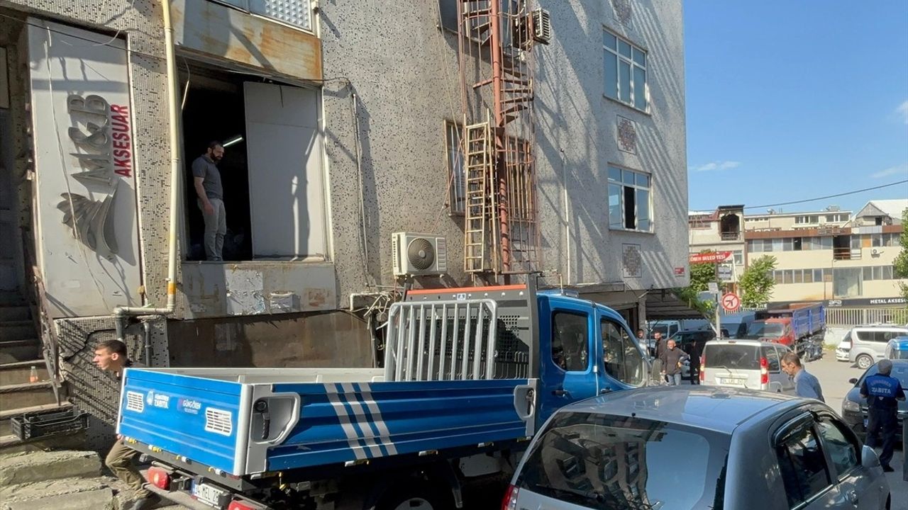 Güngören'de İş Yerinde Patlama: Güvenlik Kamerası Görüntüleri Ortaya Çıktı