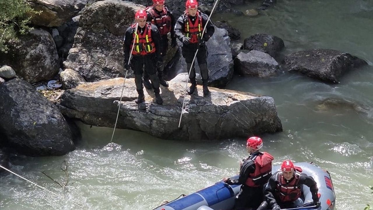 Hakkari'de Kaybolan Genç İçin Arama Çalışmaları Devam Ediyor
