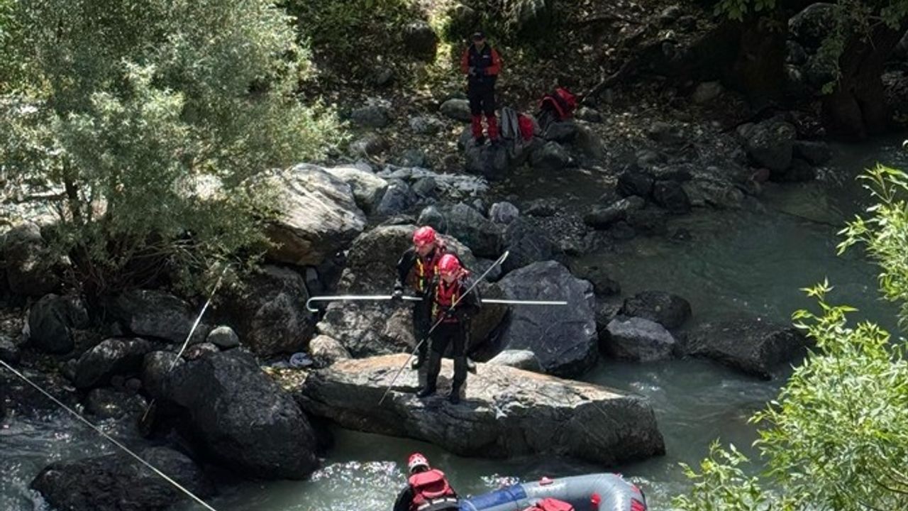 Hakkari'de Kaybolan Genç İçin Arama Çalışmaları Devam Ediyor