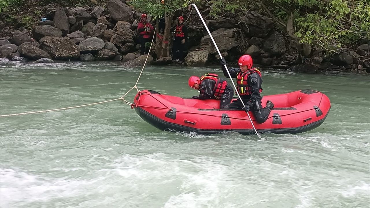Hakkari'de Kaybolan Genç İçin Arama Faaliyetleri Devam Ediyor