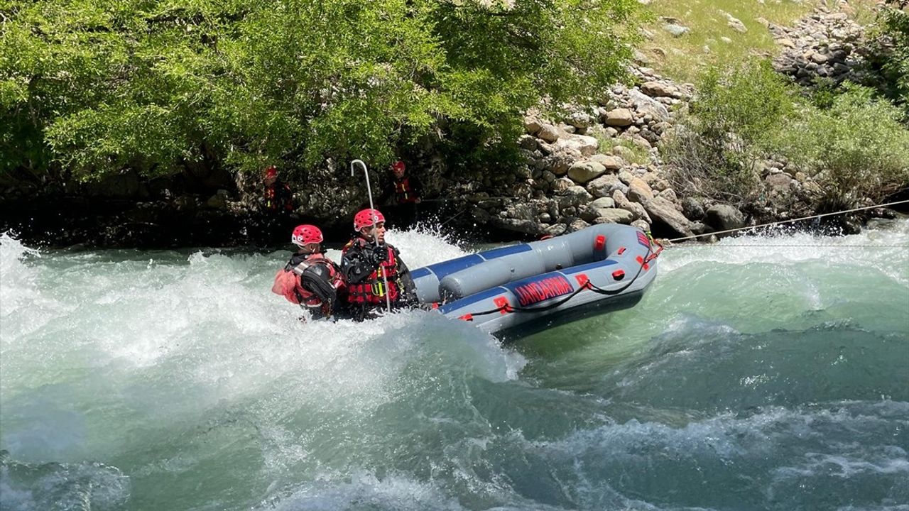 Hakkari'de Kaybolan Genç İçin Arama Faaliyetleri Devam Ediyor