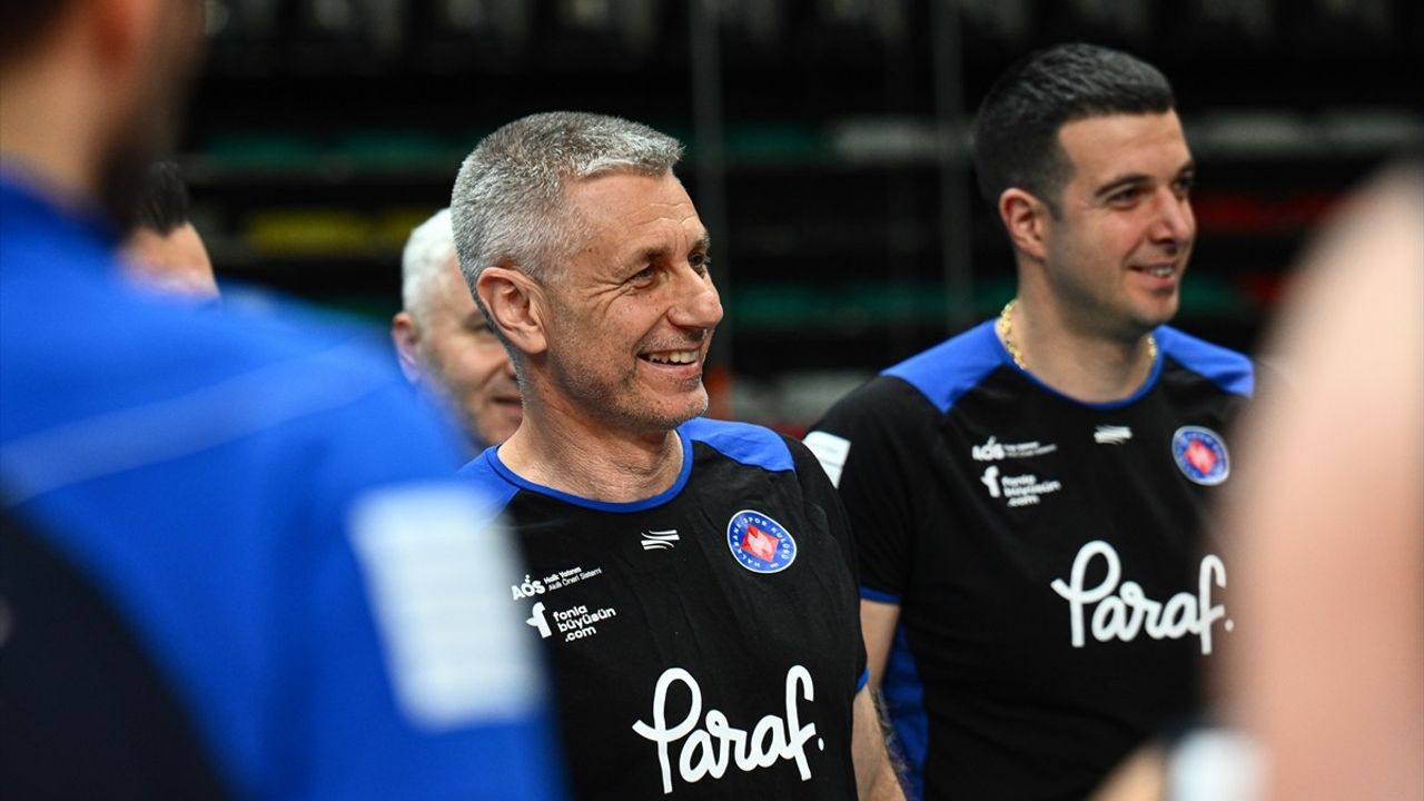 Halkbank Cesaretle Dörtlü Final'e Hazırlanıyor