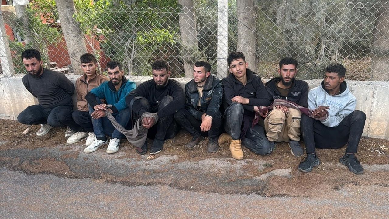 Hatay'da Düzensiz Göçmen Operasyonu: 37 Yakalandı, 9 Şüpheli Tutuklandı