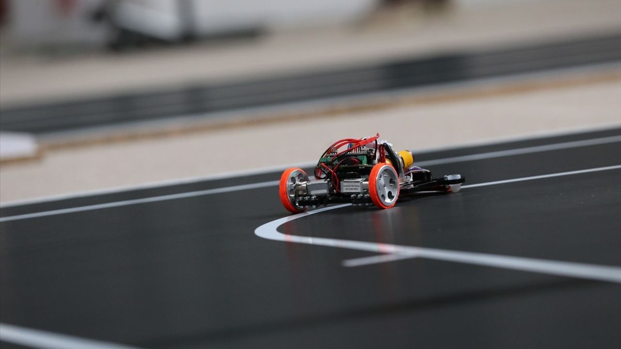 Hatay'da Robot Yarışması Heyecanı