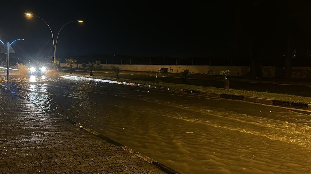 Hatay'da Sağanak ve Dolu Yağışı Etkili Oldu