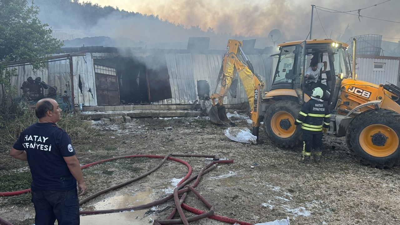 Hatay'da Tekstil Atölyesinde Yangın Çıktı