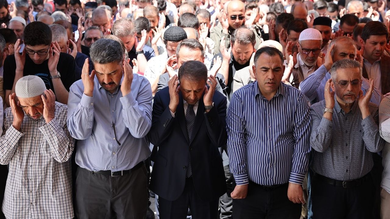 HAVELSAN Genel Müdürü Mehmet Akif Nacar'ın Annesi Defnedildi