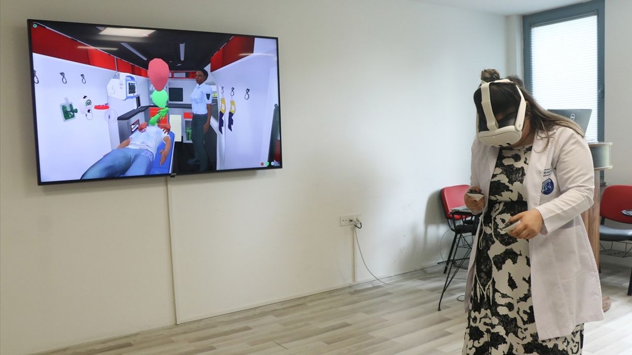 Hekim Adayları Simülasyon Merkezi ile Mesleğe Hazırlanıyor