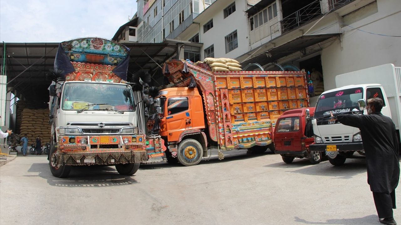 Hindistan, Pakistan İthalatını Yasakladı