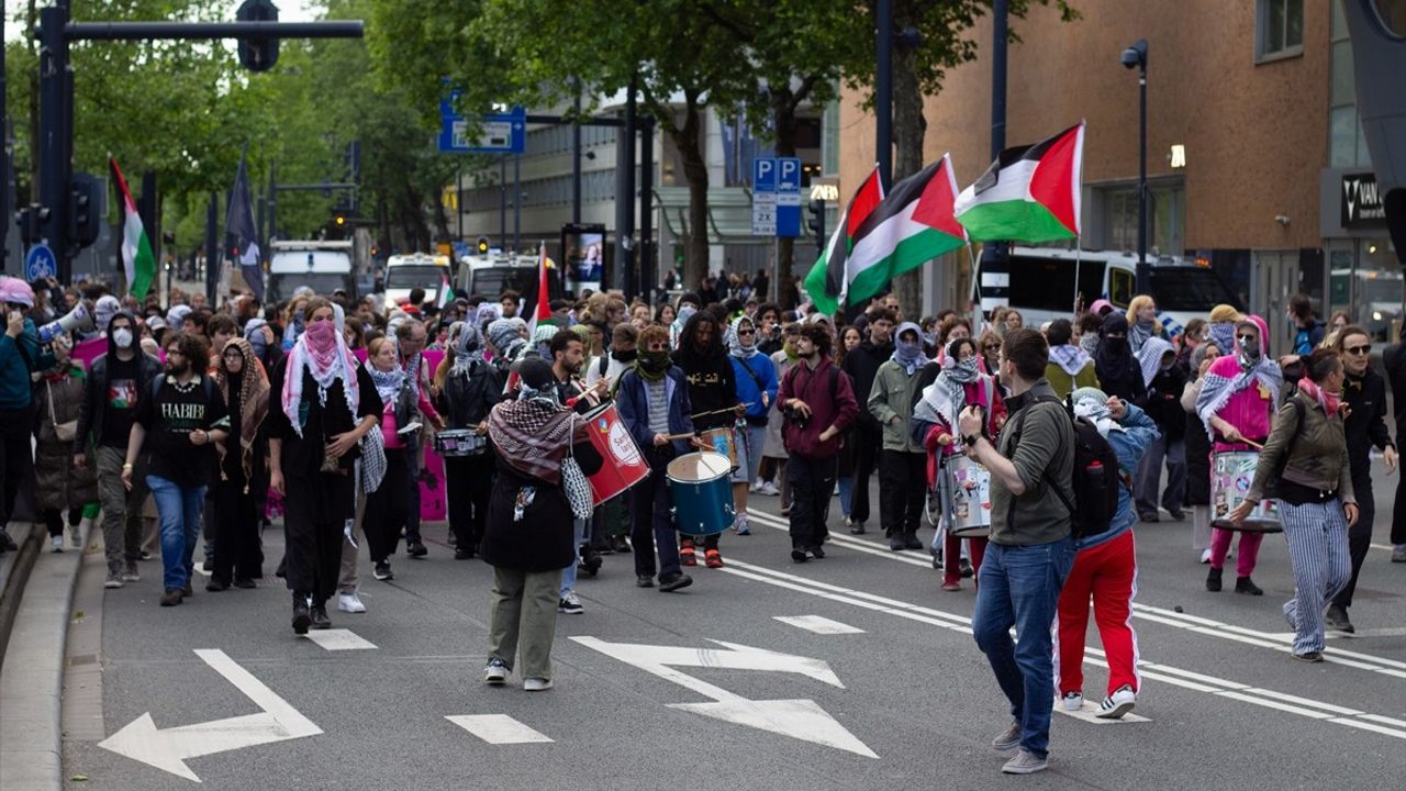 Hollanda'da F-35 Parçaları Taşıyan Geminin Yanaşmasına Protesto