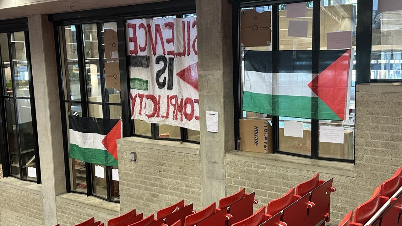 Hollanda'da Filistin Destekçileri, İsrail Bağlantılı Üniversitelere Protesto Düzenliyor