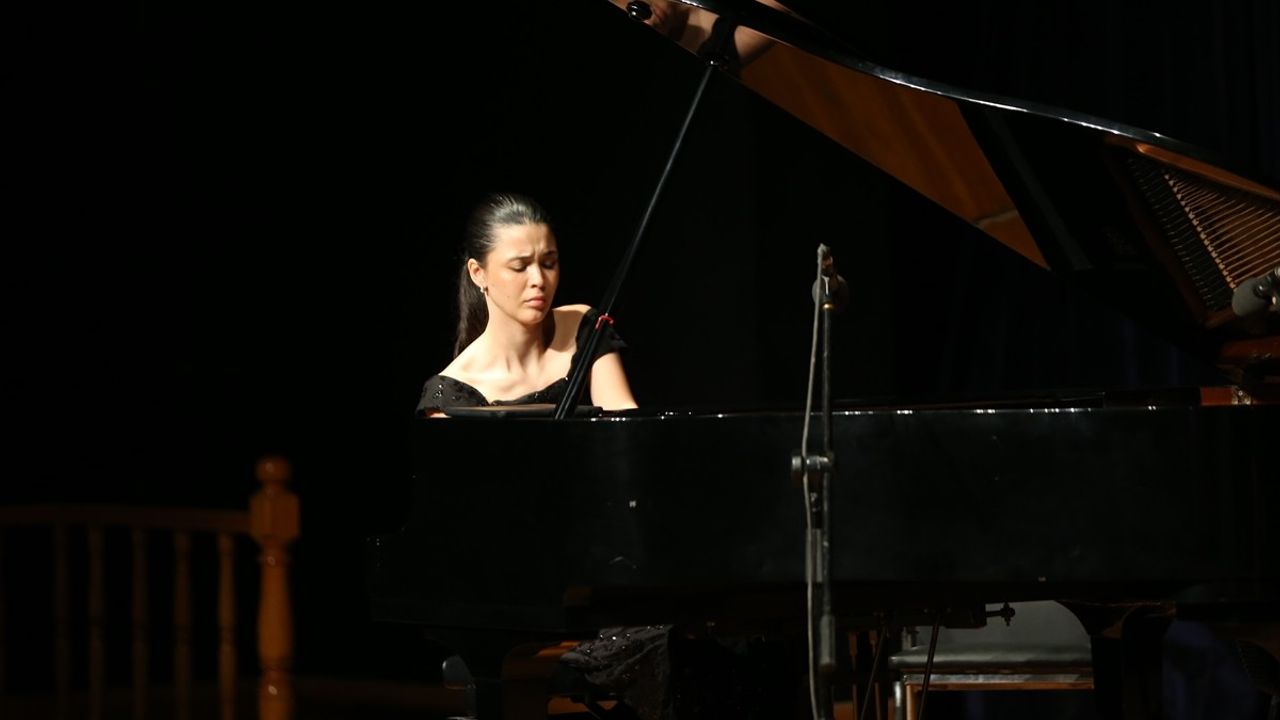 İraz Yıldız, Hatay'da Anlamlı Bir Konser Verdi