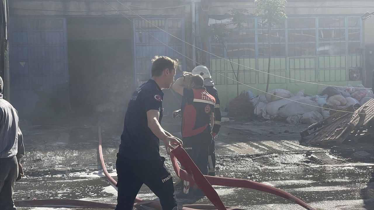 Isparta'da Oyuncak Deposunda Yangın: Hasar Meydana Geldi