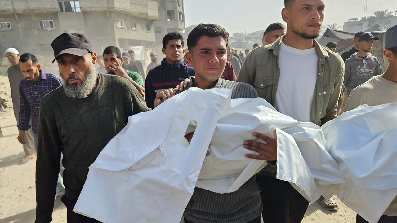 İsrail'in Gazze Saldırıları: 10 Filistinli Hayatını Kaybetti