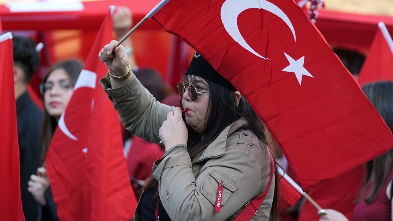 İstanbul'da 19 Mayıs Coşkusu: Mustafa Kemal Yürüyüşü Düzenlendi