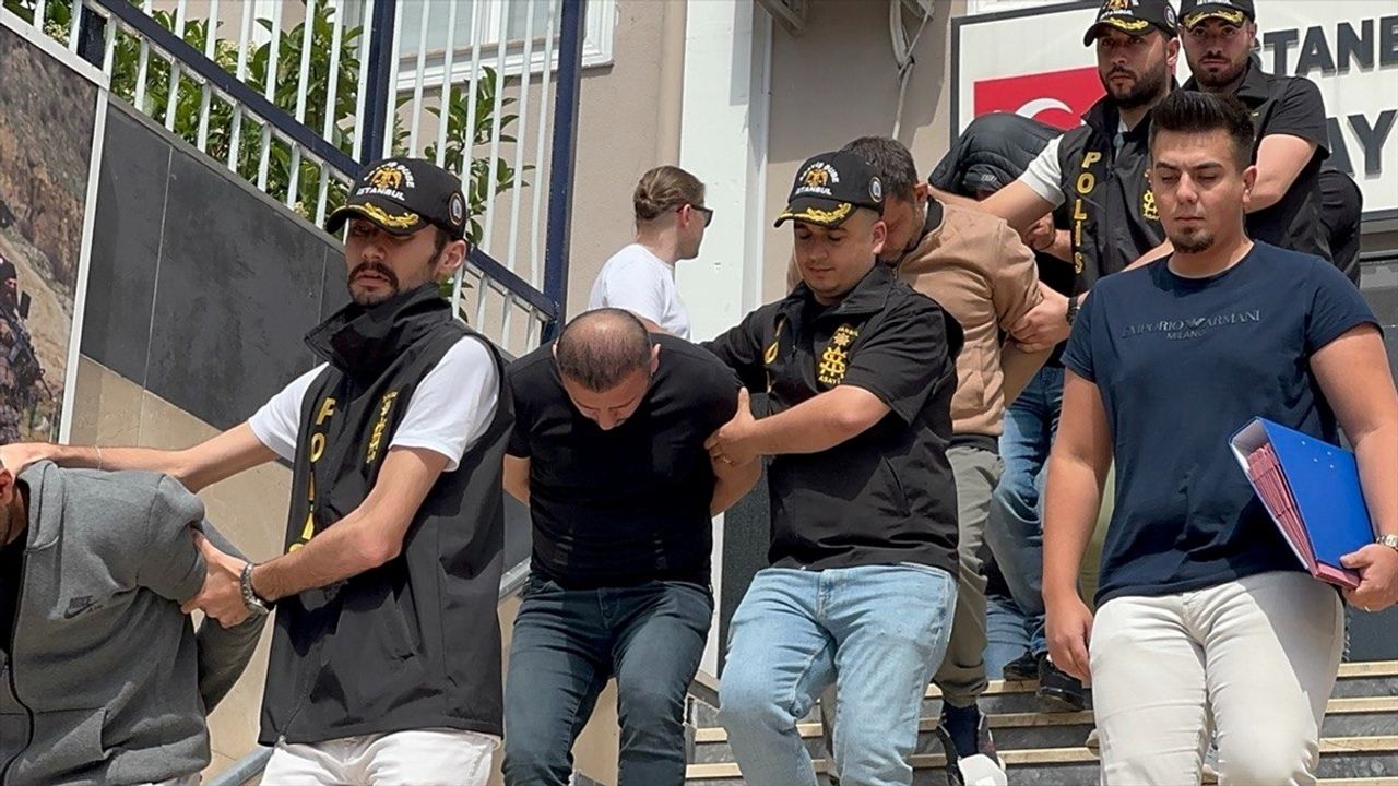 İstanbul'da Fuhuş Operasyonu: 8 Tutuklama ve 4 Kadın Kurtarıldı