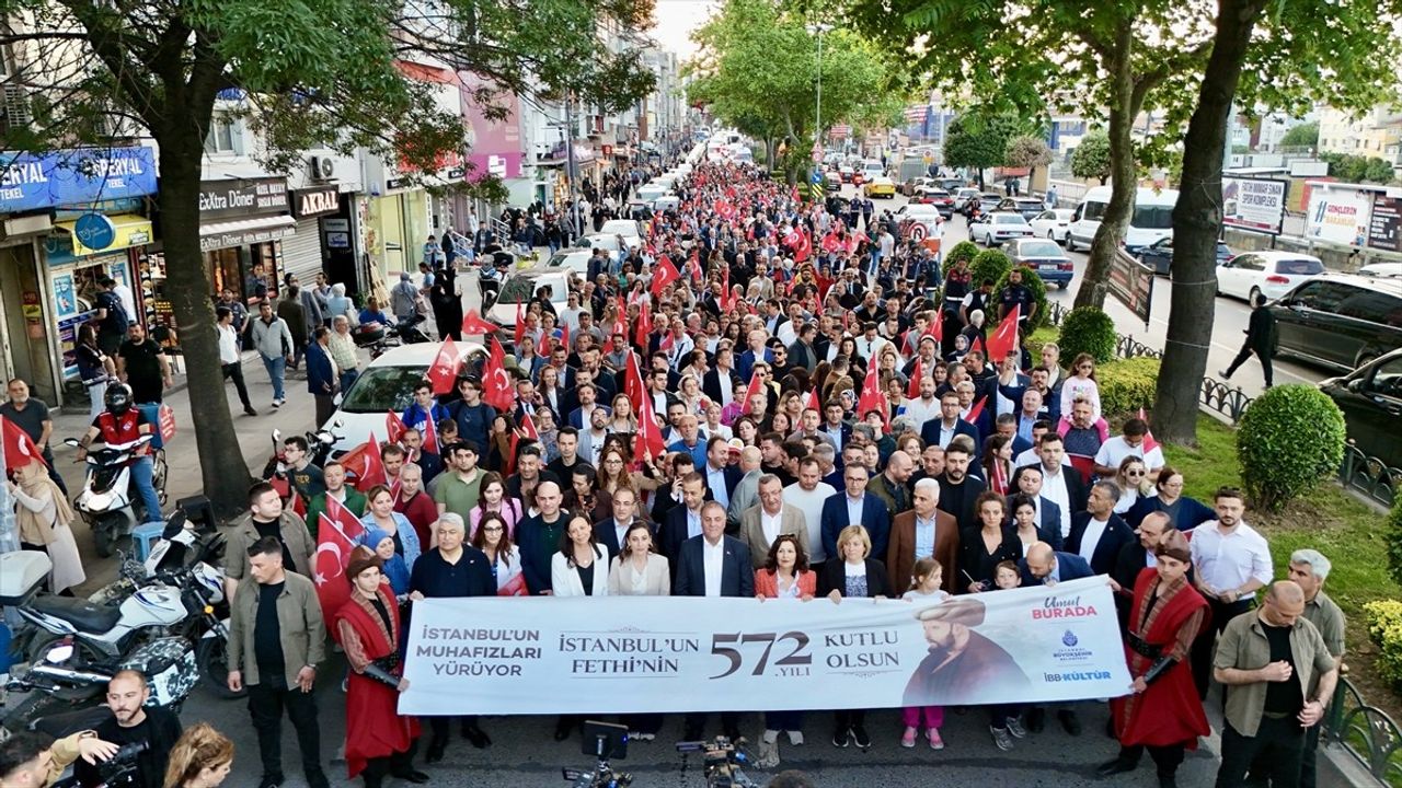 İstanbul'un Fethinin 572. Yıl Dönümü Yürüyüşü Yapıldı