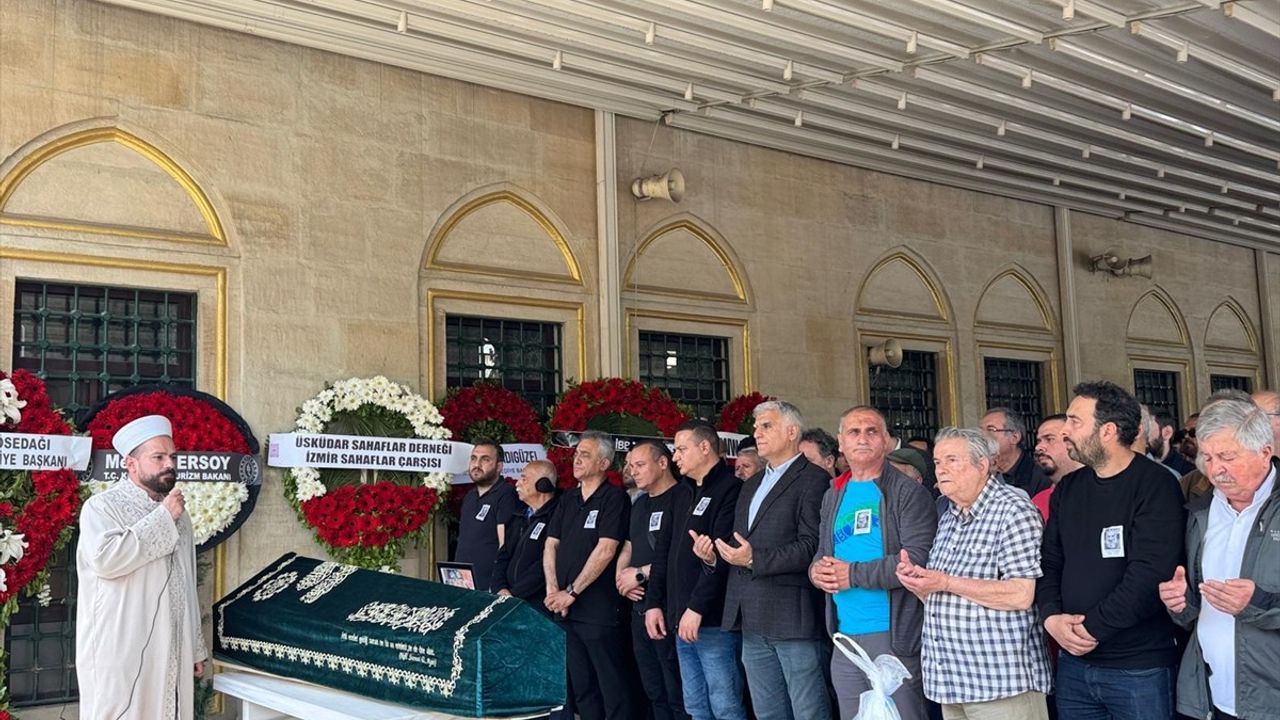İstanbul'un Sevilen Sahafı İsmail Lütfi Seymen Son Yolculuğuna Uğurlandı