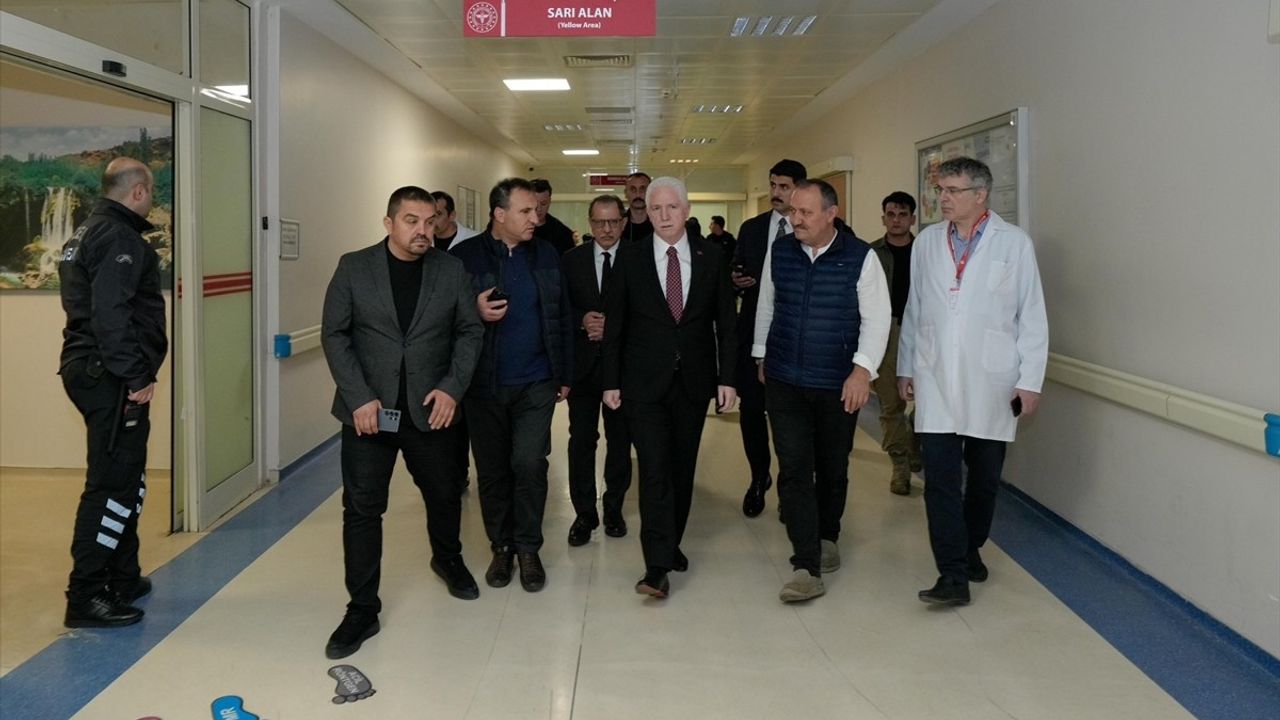 İstanbul Valisi Gül, Metrobüs Kazasında Yaralananları Ziyaret Etti