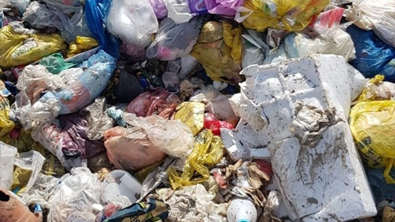 İzmir Büyükşehir Belediyesi'ne Vahşi Çöp Depolama Cezası