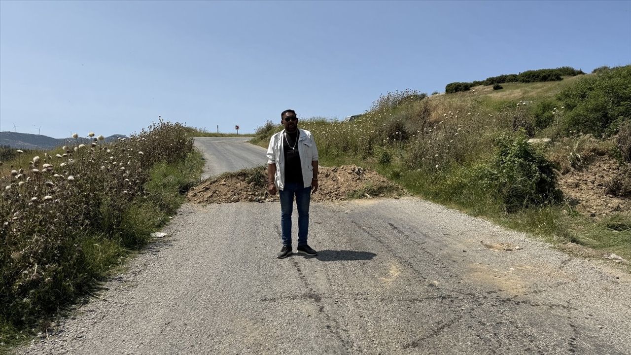 İzmir'de Arazisinden İzinsiz Geçirilen Yolu Kapatan Vatandaş
