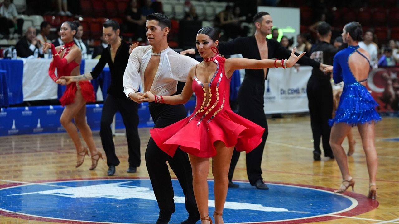 İzmir'de Dansın Zirvesi: Kulüpler Arası Etap Yarışması Başladı