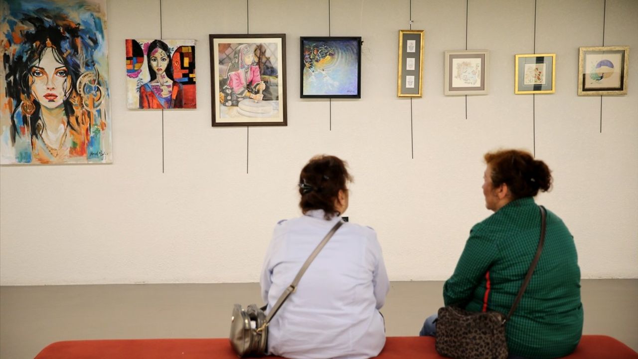 İzmir'de Geleneksel Türk Sanatları Sergisi Açıldı