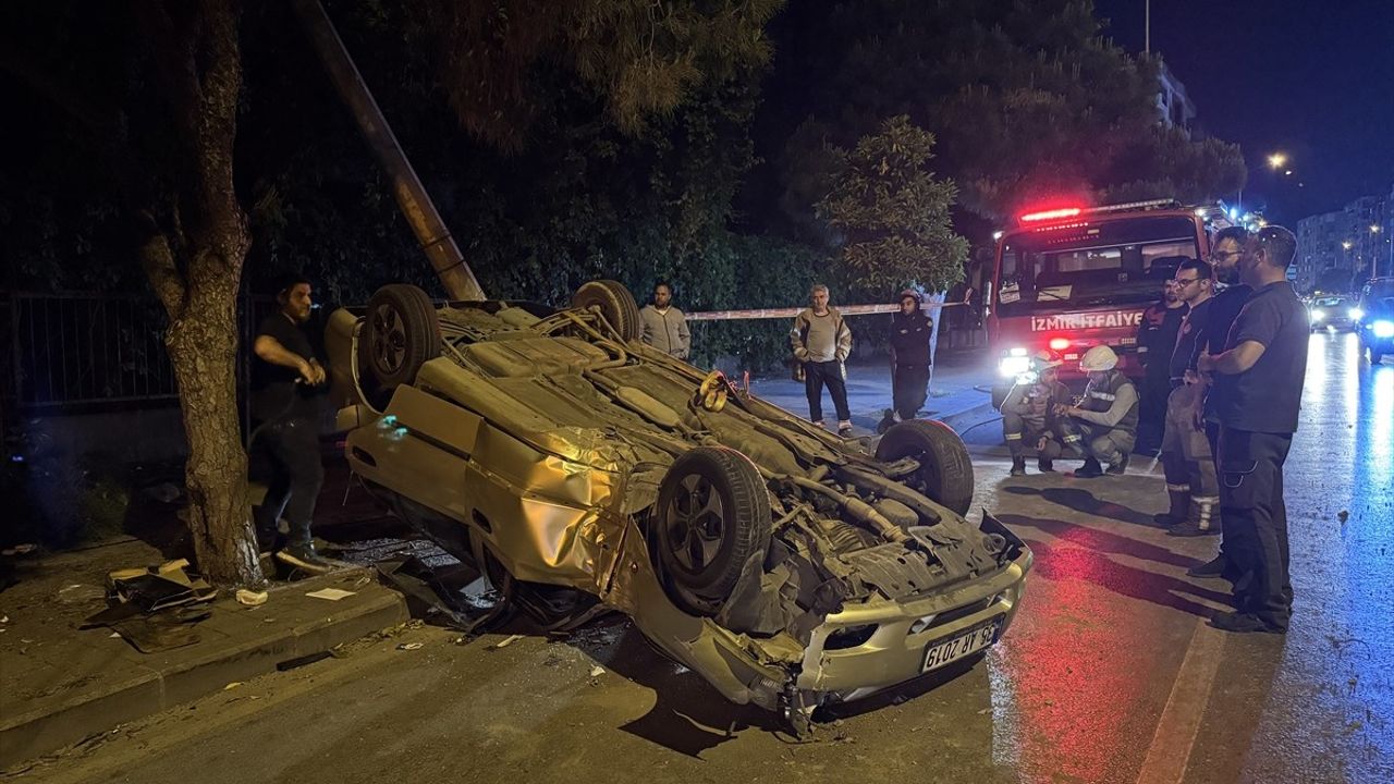 İzmir'de Kontrolden Çıkan Araç Takla Attı