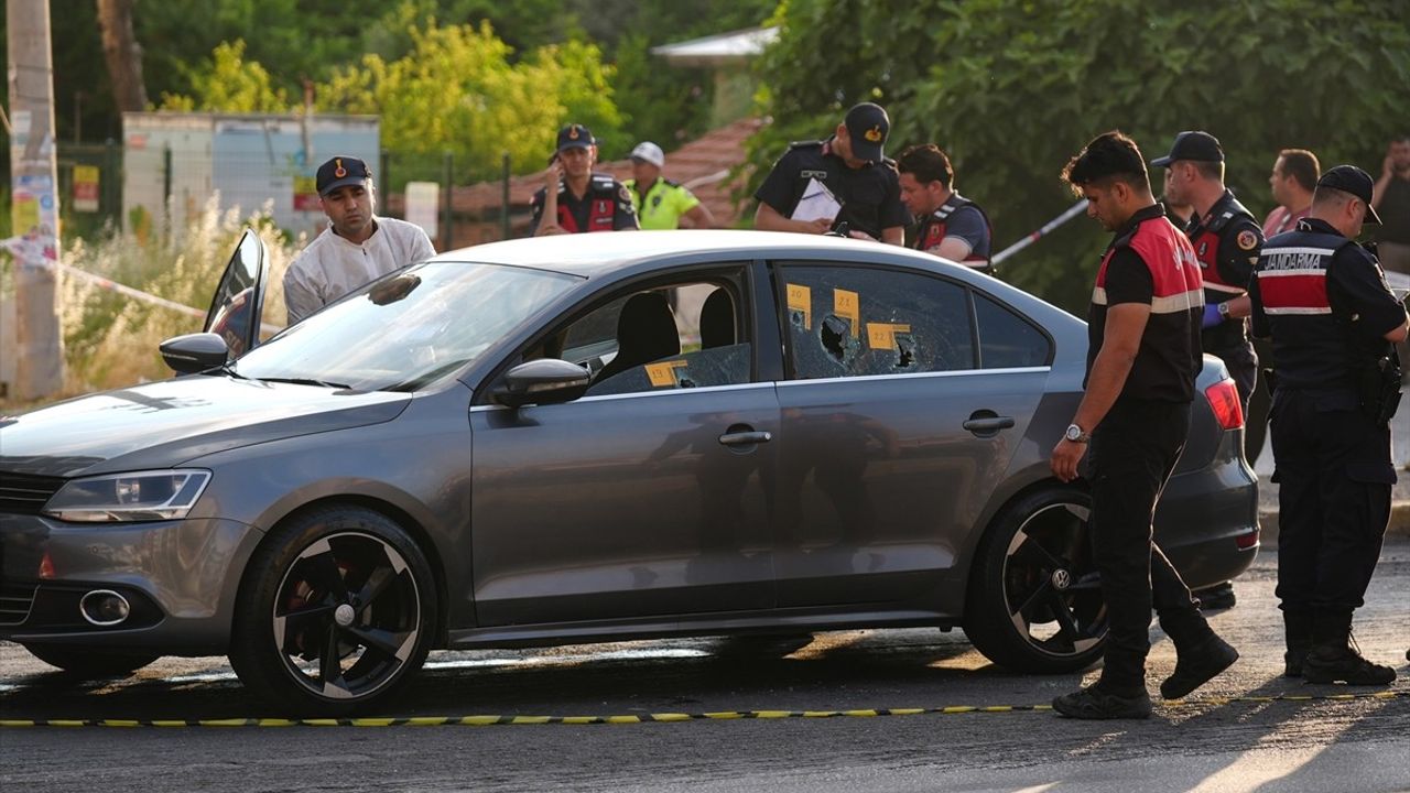 İzmir'de Otomobile Silahlı Saldırı: 3 Ölü, 3 Yaralı