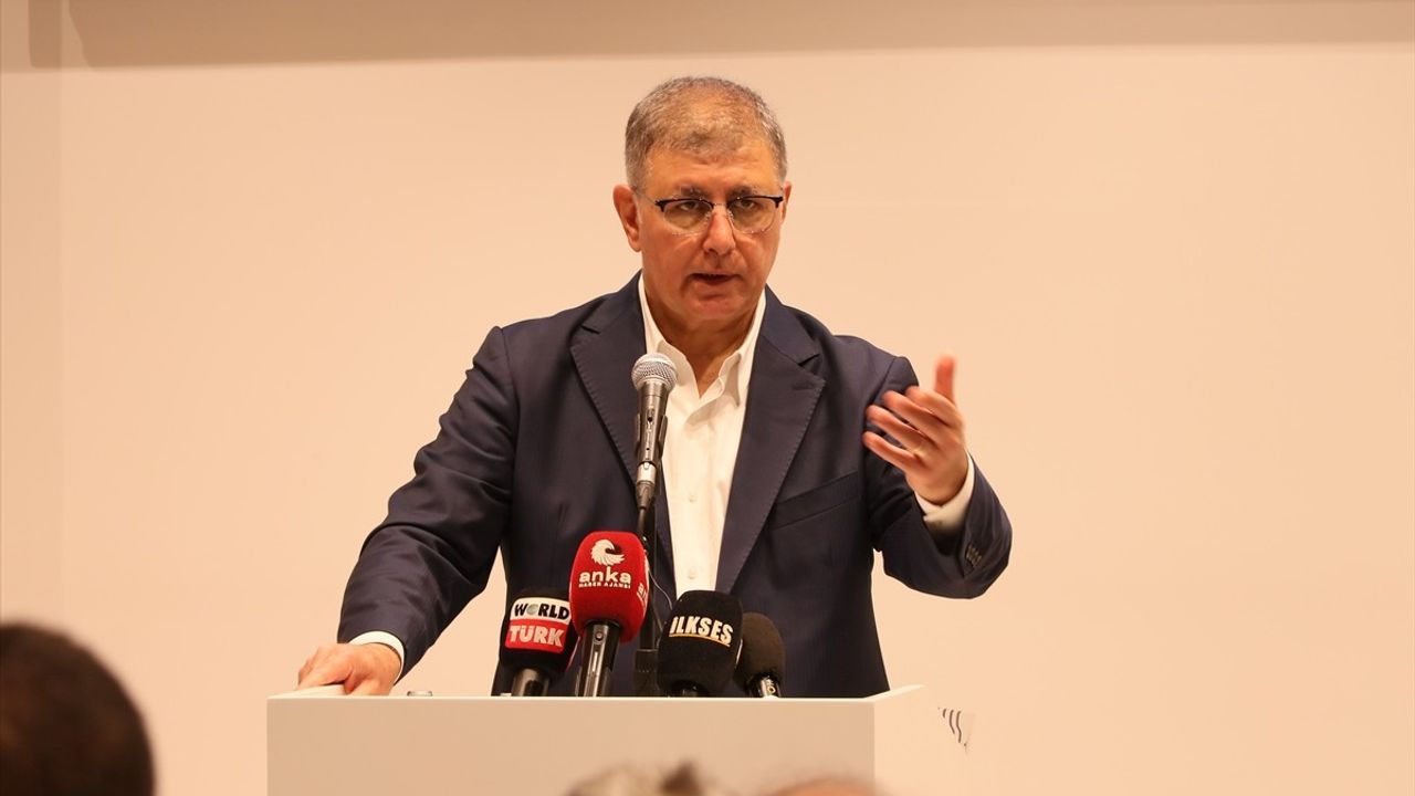 İzmir'de TİS Tartışması: Tugay ve Soyer Arasındaki Gerilim