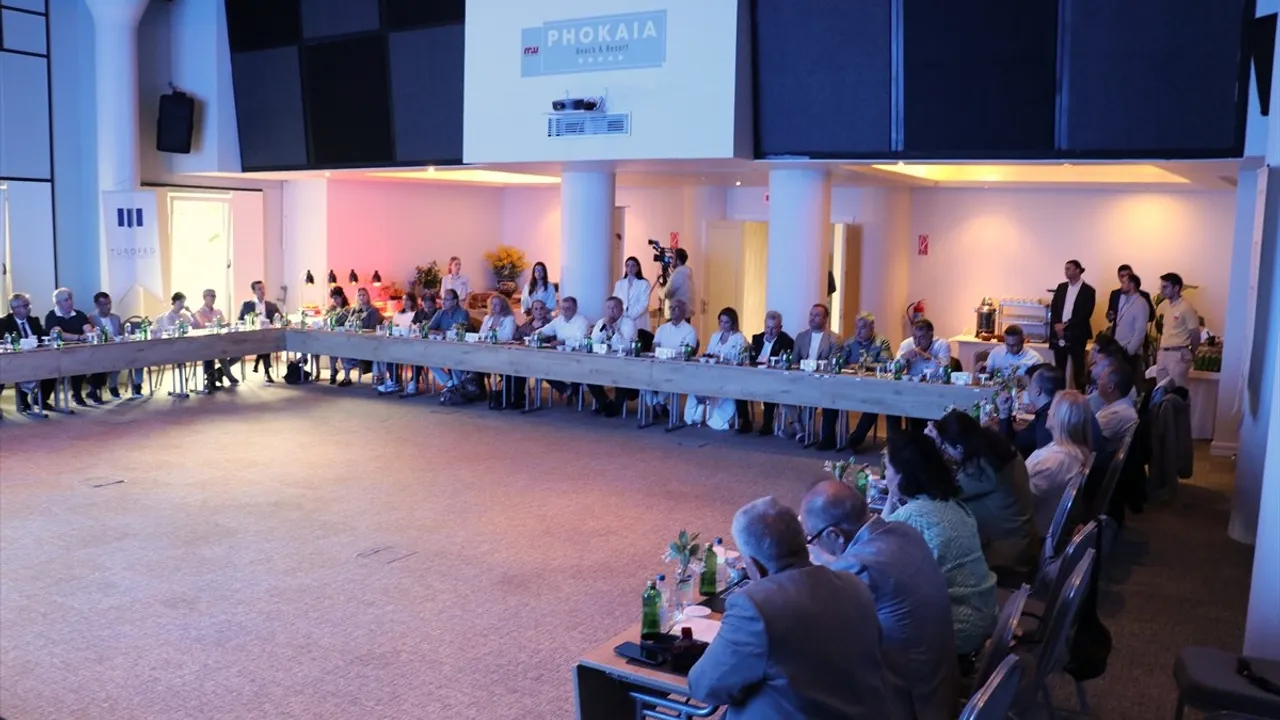 İzmir'deki Turizm Sektörünün Sorunları Ele Alındı