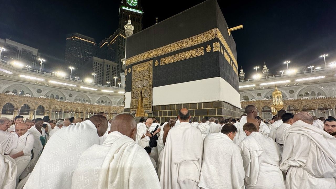 Kabe'de Sabah Namazının Maneviyatı